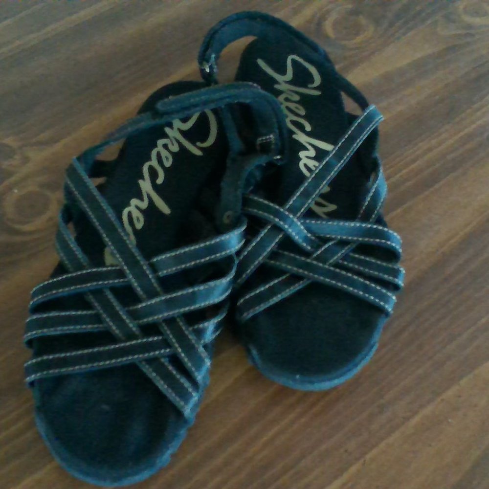 EUC Size 6 Skechers Sandals